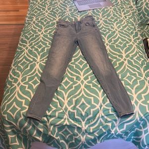 American Eagle skinny jeans size 2 distressed pocket
